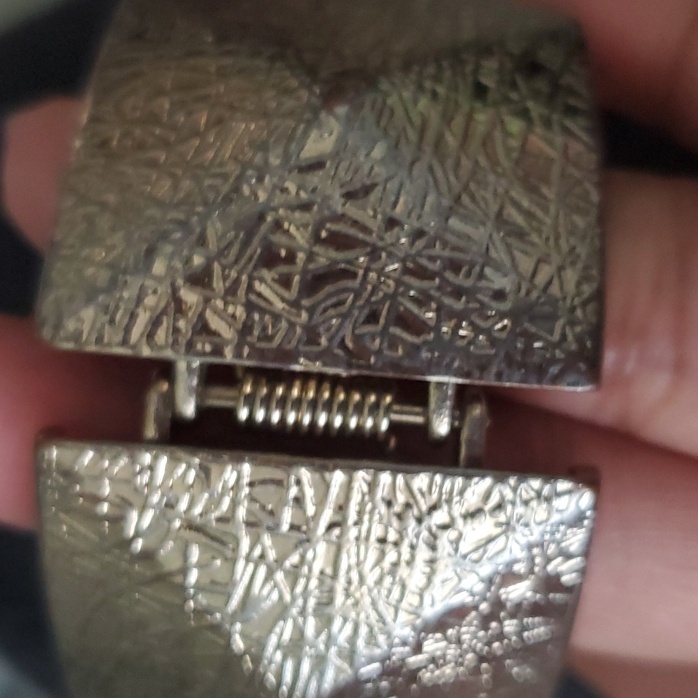 Fashion Cuffed Bracelet - Picture 4 of 4